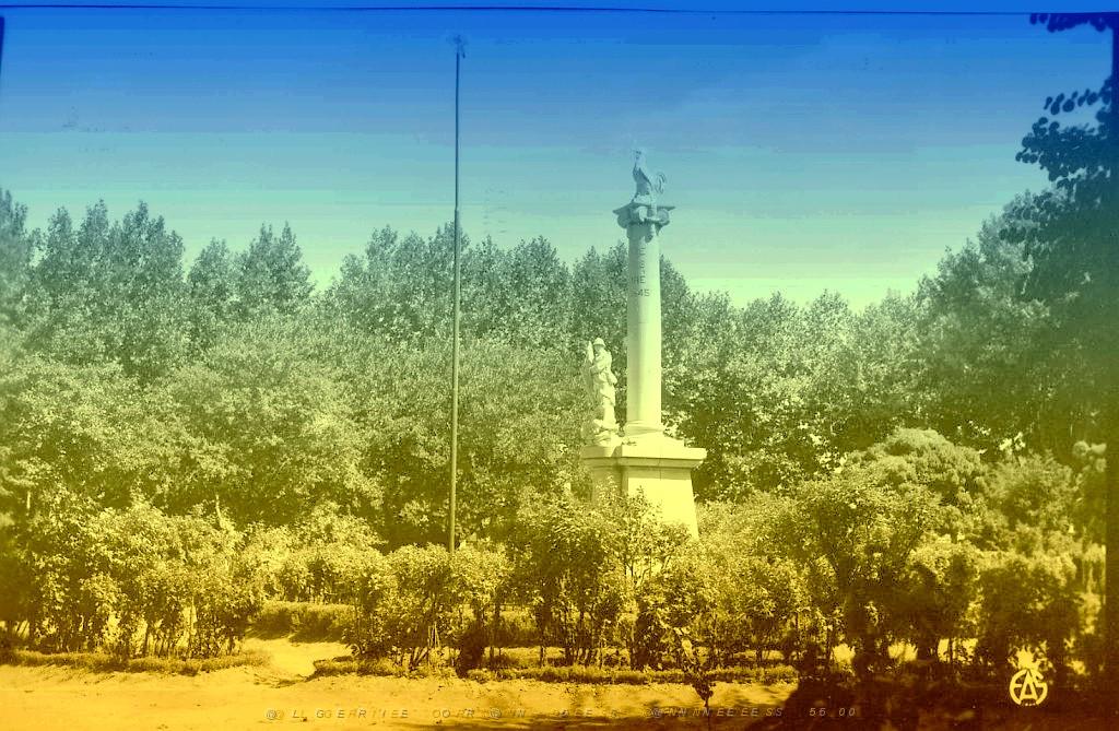 TIARET 509  MONUMENT AUX MORTS.jpg